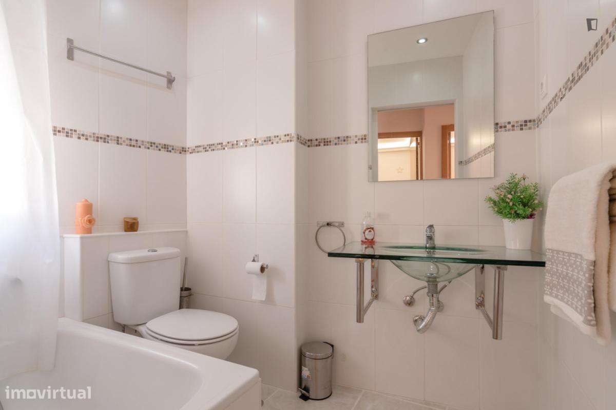 Quarto - localizado em Campolide Lisbon - Grande imagem: 5/6