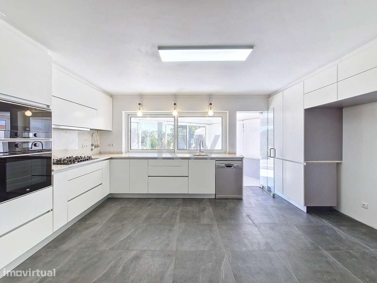 Moradia com 6 quartos, piscina aquecida, anexo e terreno com 2500m2 em-15