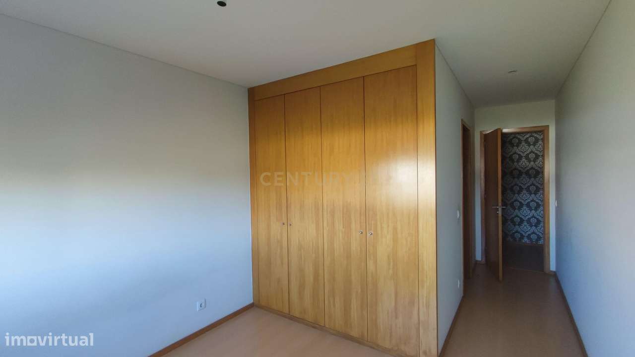 Apartamento T3 com 157 m² — Conforto, Luz Natural e Qualidade de Vida - Grande imagem: 5/9