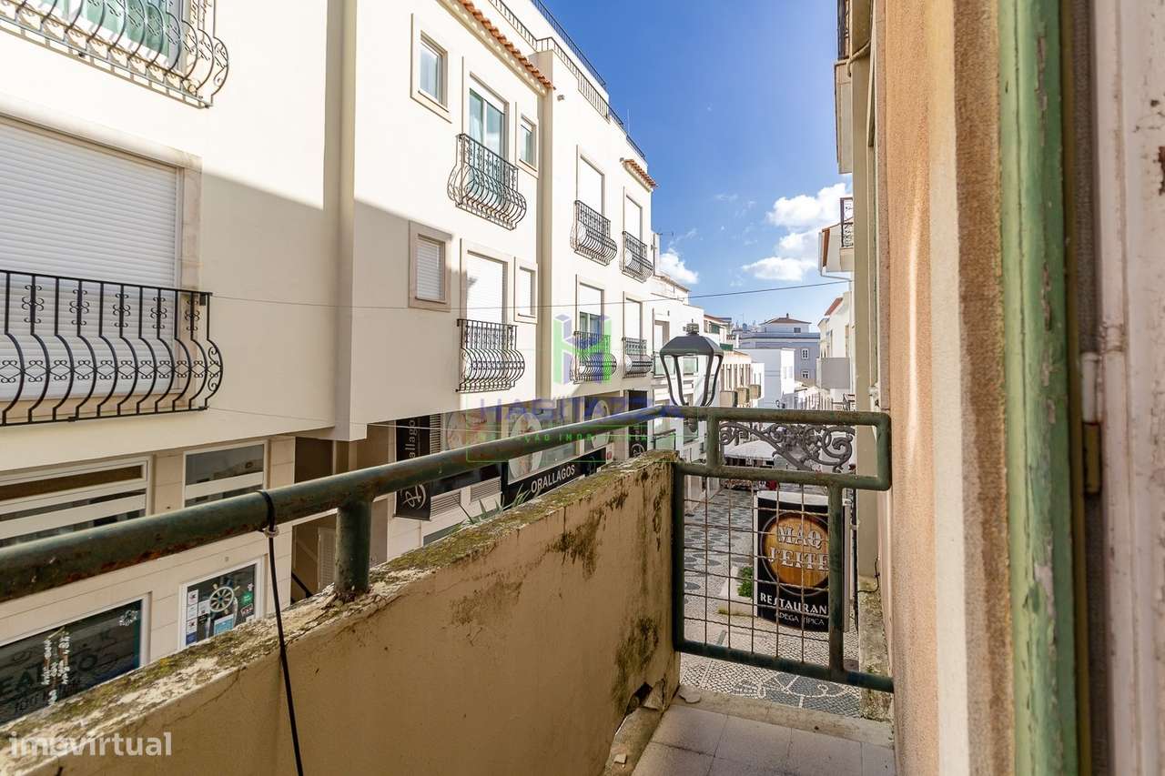 Prédio no Centro histórico de Lagos composto por 2 Apartamentos T3 e 1-21