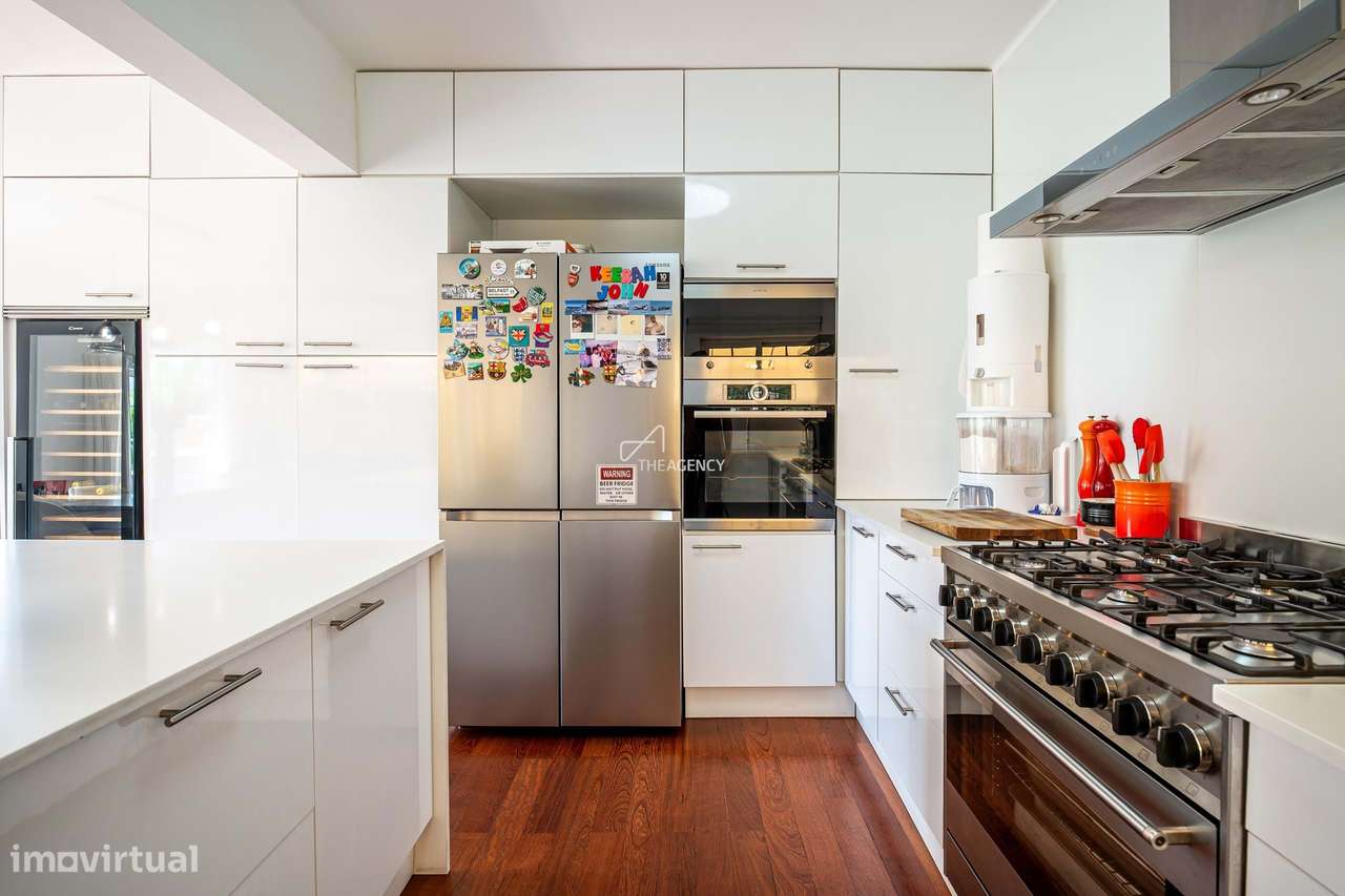 Moradia Independente no Estoril com 4 Quartos, Piscina e Garagem-9