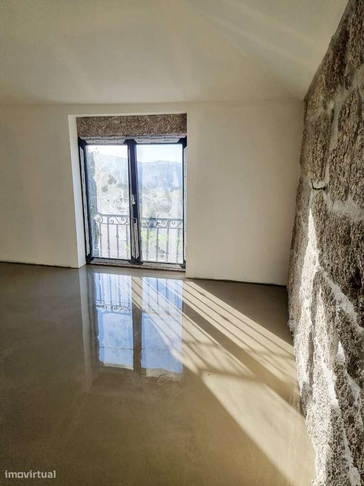 Moradia Ind. V4 p/ concluir c/ piscina - Pinheiro-11