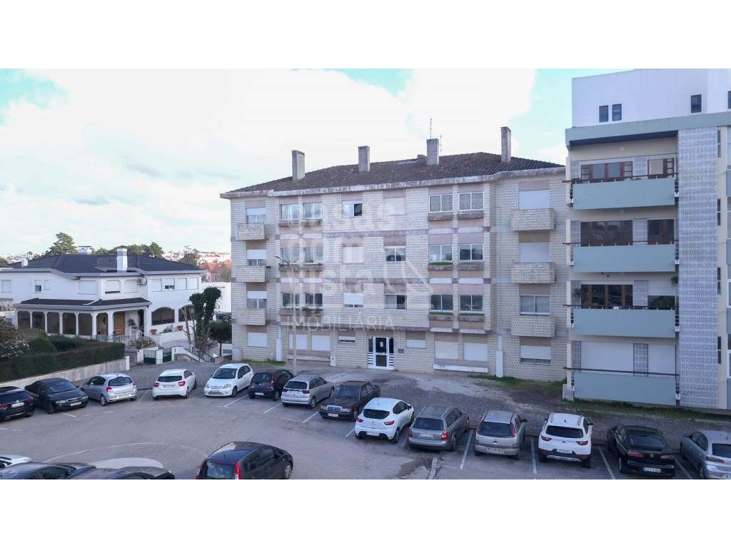 Apartmento T3+1 encontra-se situado numa das zonas mais nobres e ce...-12