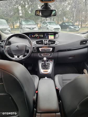 Renault Grand Scenic ENERGY TCe 130 BOSE EDITION - 10