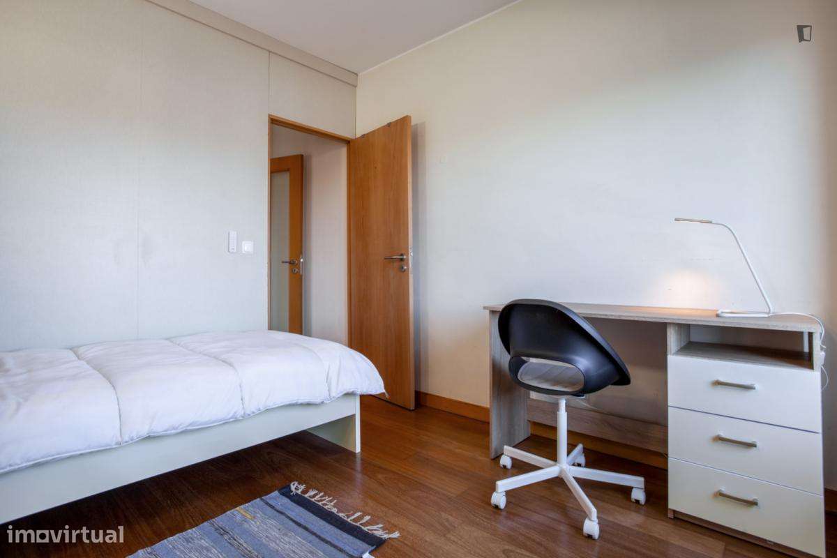 Quarto - localizado em Pedrouços Porto - Grande imagem: 4/10