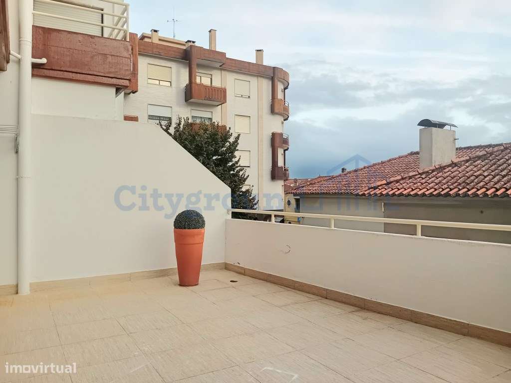 Apartamento T3 no Centro de Ourém com Terraço-12