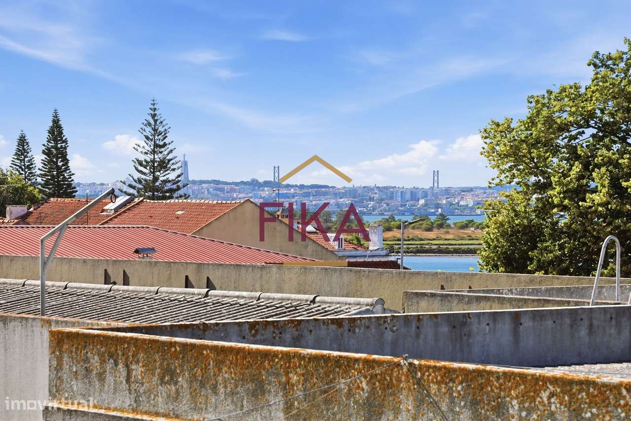 T3 Duplex com Vista Rio e Garagem Box no Centro Histórico do Seixal-8