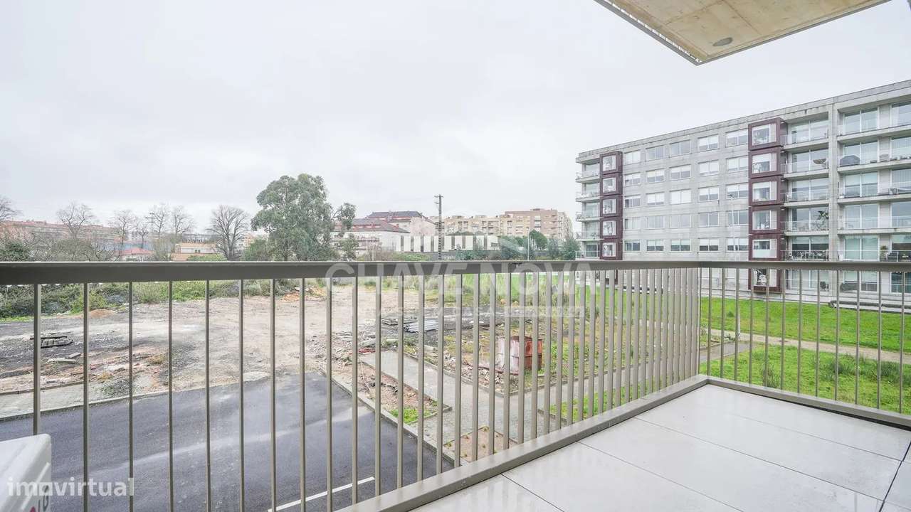 Apartamento T2 Novo com Varanda e Lugar de Garagem- Canidelo-2