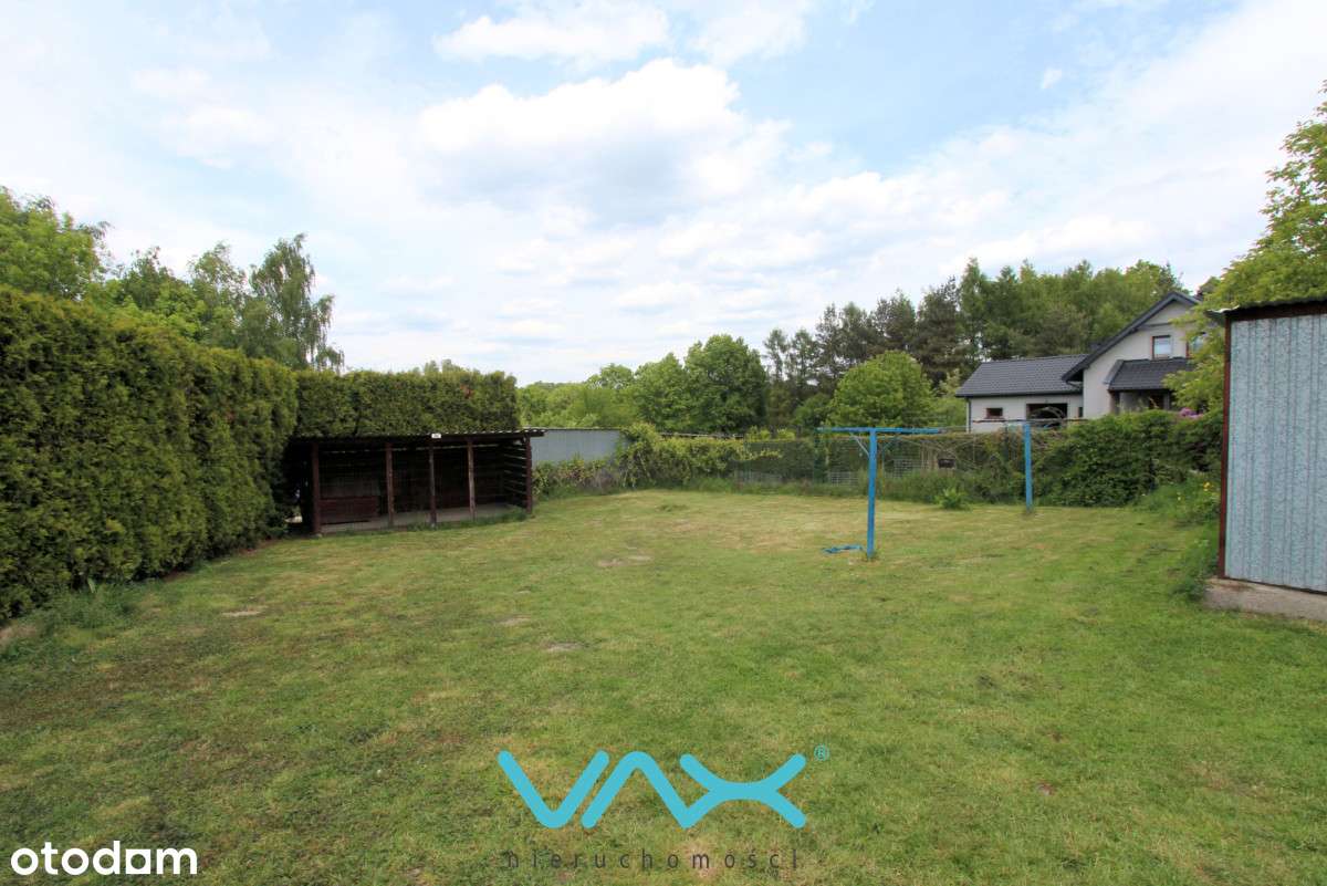 Dom w centrum, duża działka, garaże-13