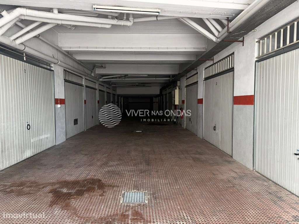 Garagem com Mezzanine a 2min do Mar - Grande imagem: 2/12