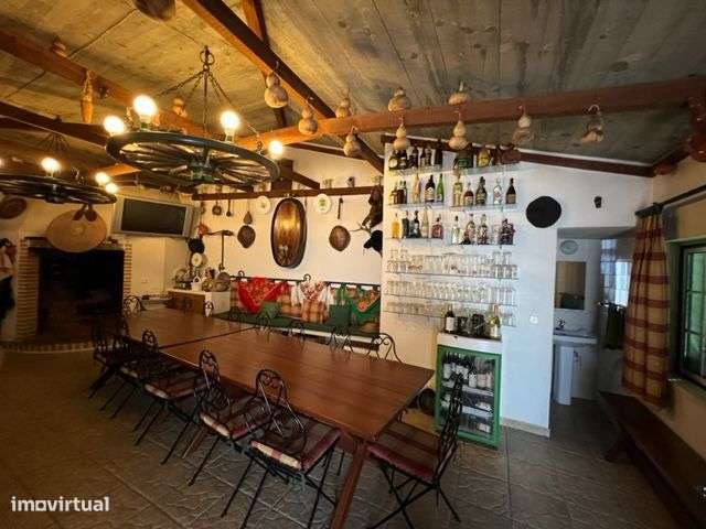 Excelente Moradia c/Piscina, Ringue desportivo, Garagem-14