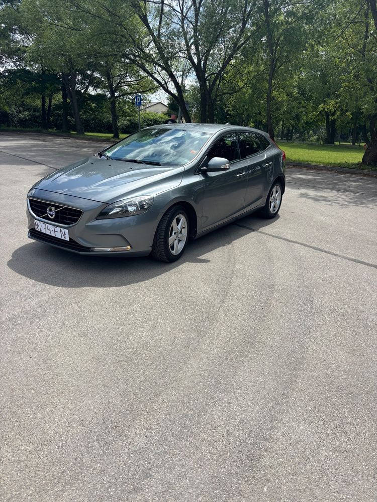 Volvo V40 II D2 2016