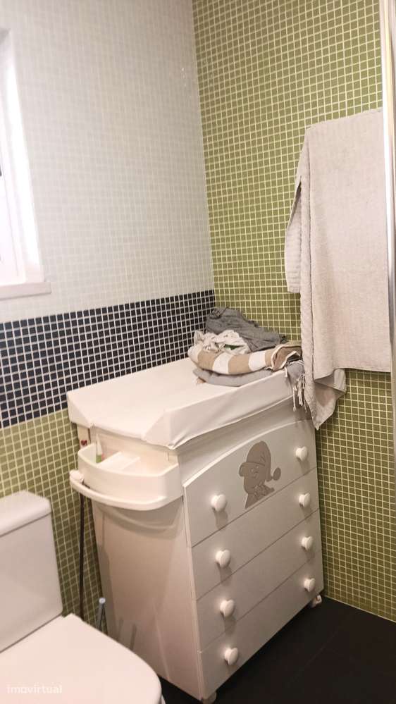 Moradia T3 em banda | 2 pisos e quintal, estimada | área  de 214m2-36