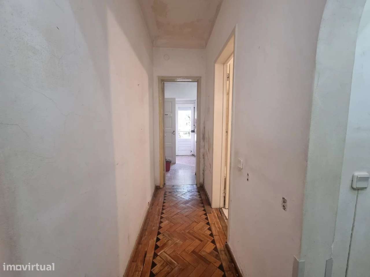 Prédio com 3 apartamentos T2, com Terraço e Jardim na Costa da Caparic-12