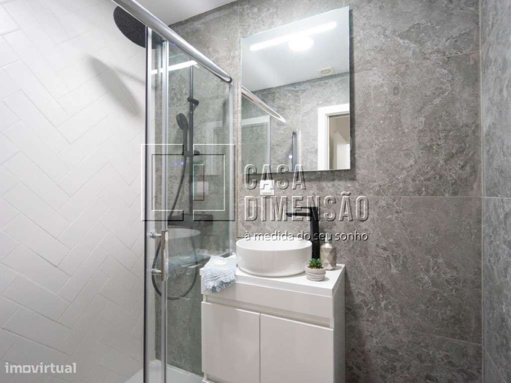 Apartamento de tipologia T3, com Varandas em Benfica!!-23