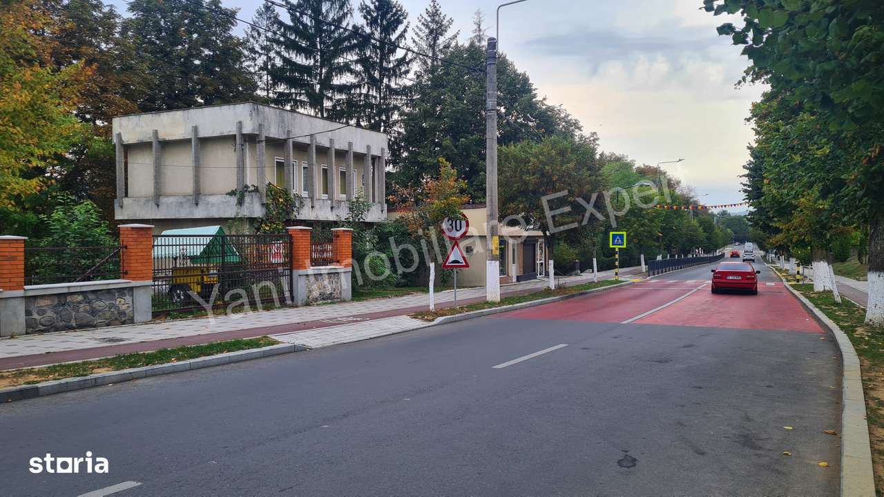 Spațiu comercial de închiriat în Curtea de Argeș. - Imagine principală: 4/11