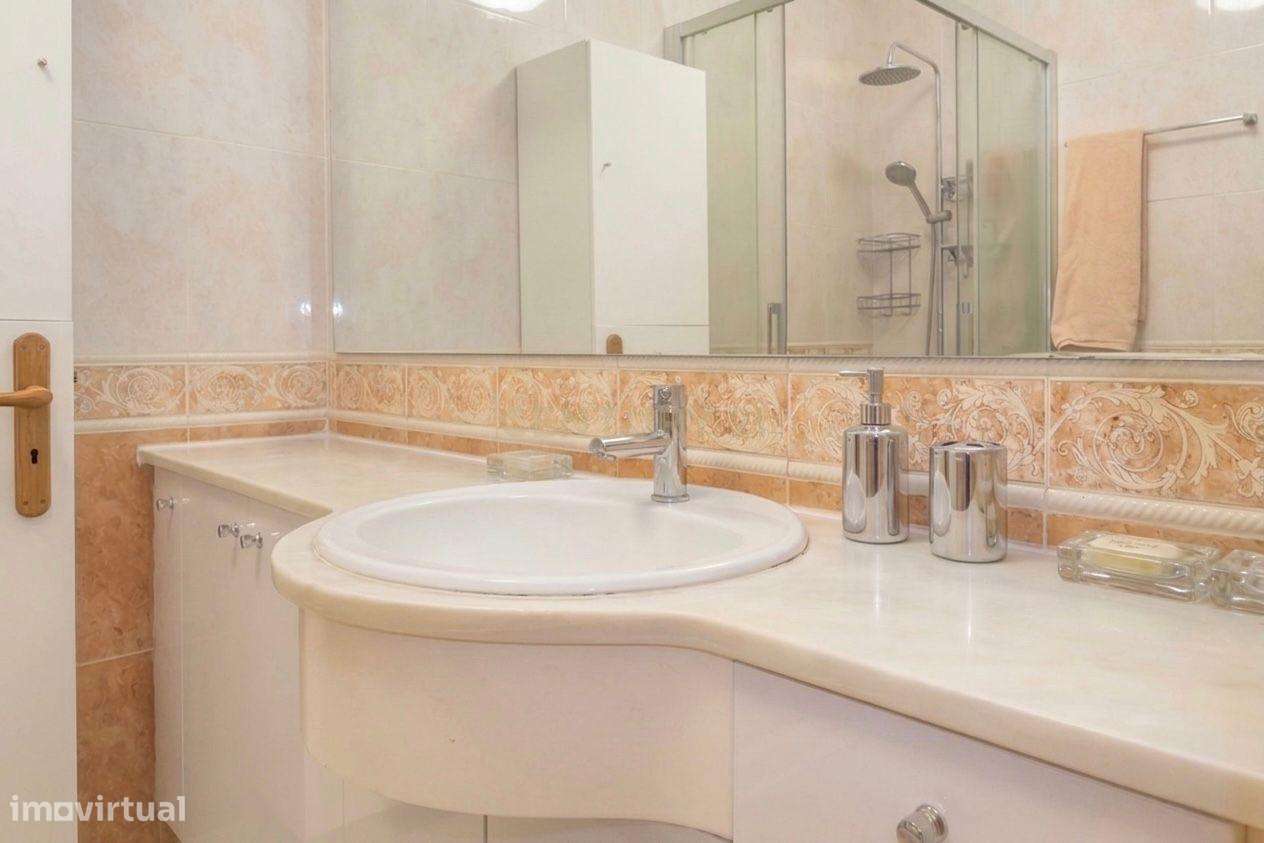 Apartamento Único com 268m2 no Último Andar com Terraço Extraordinário-21
