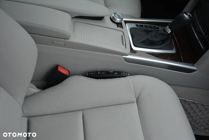 Mercedes-Benz Klasa E 250 T BlueTEC 9G-TRONIC Avantgarde - 21