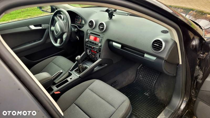 Audi A3 1.6 TDI Sportback Ambiente - 8