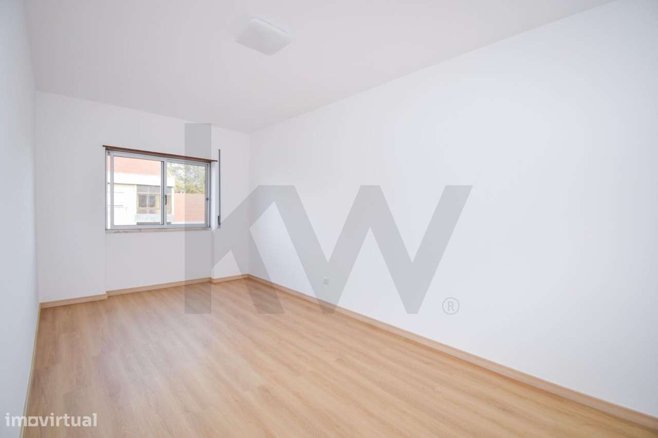 T2 na Torre da Marinha perto da Estação Fertagus - Grande imagem: 2/25