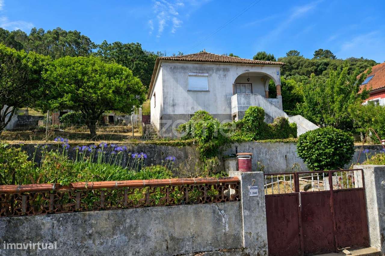MORADIA T4 PARA REABILITAÇÃO COM LOTE DE 600 M² NA MALVEIRA-14