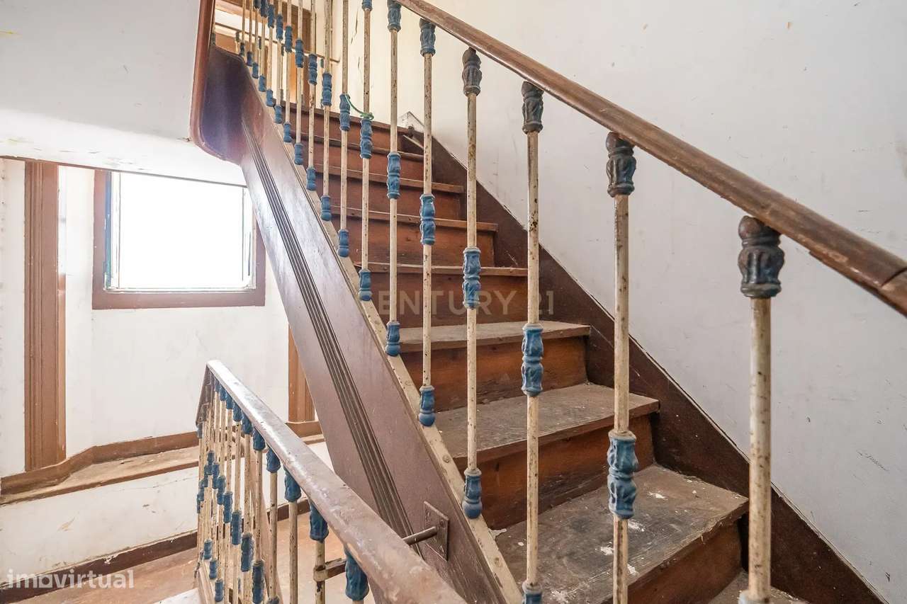 Prédio com 370m2 no Bairro Salgado para remodelação total - Grande imagem: 4/53