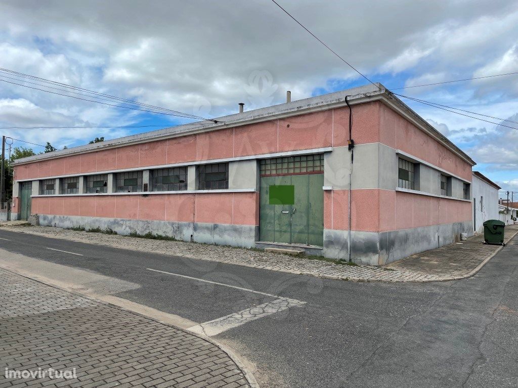 EDIFÍCIO PARA INDÚSTRIA DE PANIFICAÇÃO COM LOGRADOURO _ G...