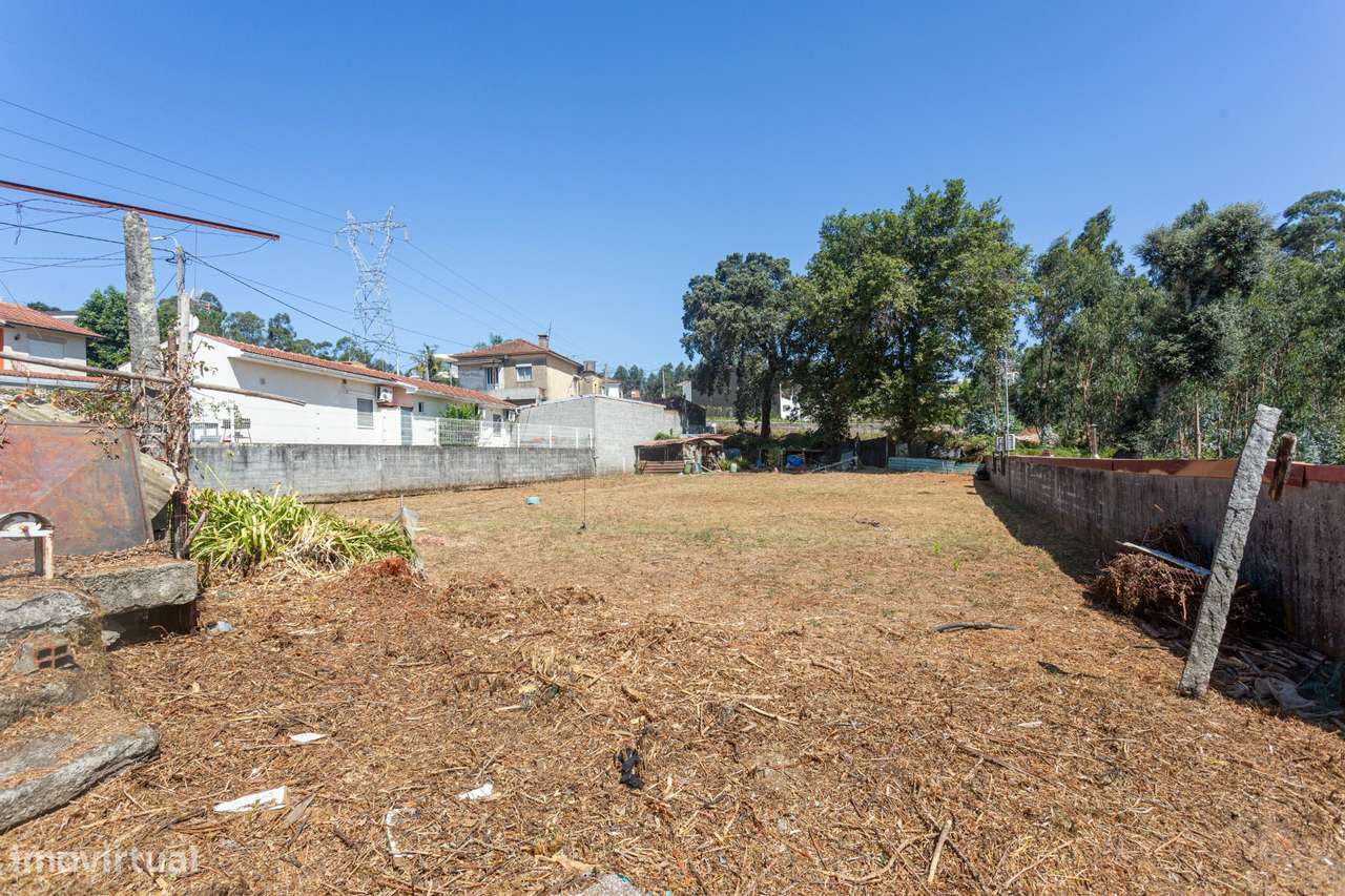 2 Moradias para restaurar, inseridas em um terreno de 2962m2, em Sandi-13