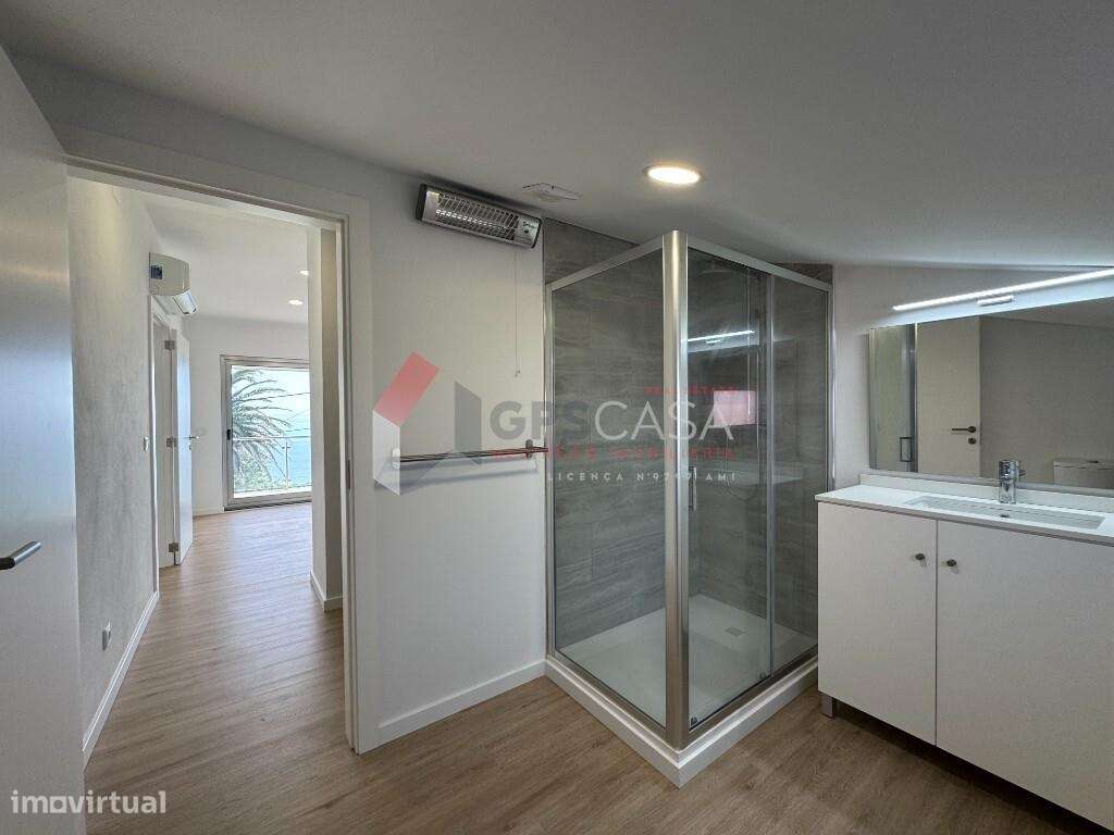 Moradia T3+1 com vista mar – Santa Cruz-41