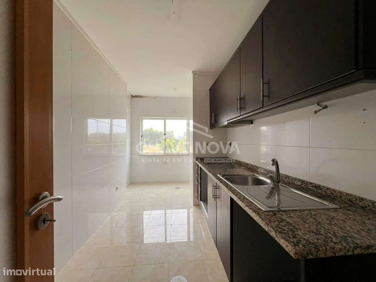 Apartamento T2 c/ Lugar de Garagem em Canelas (Edifício Prestige)-0