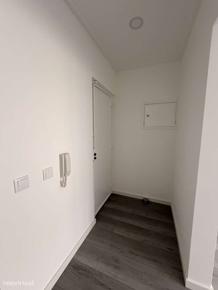 Apart T3 totalmente remodelado em zona sossegada, muito bem localizado - Grande imagem: 4/15