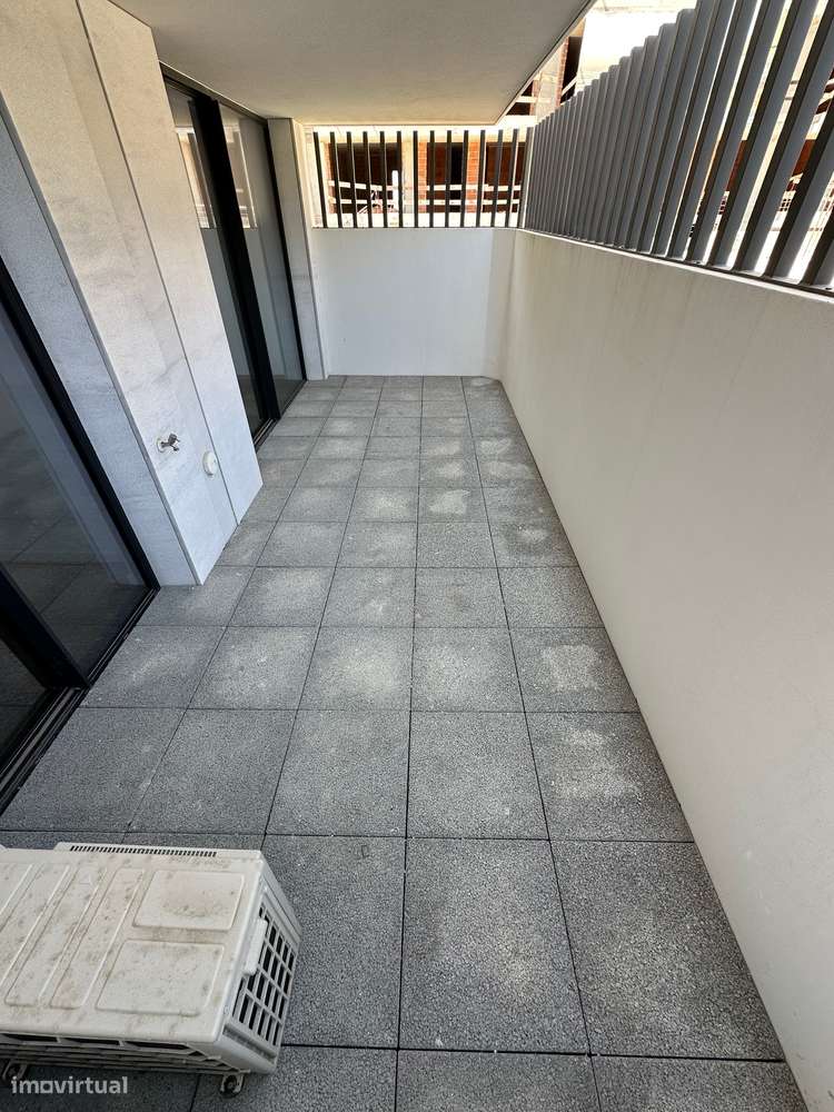 T1 de duas frentes em Canidelo a 250 m da praia e lugar garagem...-11