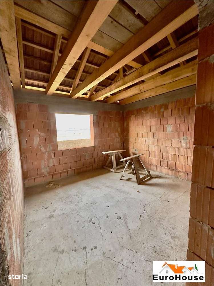 Casa individuala de vanzare in Sard - Imagine principală: 4/13