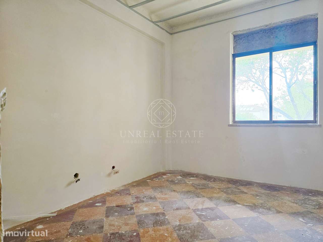 Apartamento T3 em Remodelação com Terraço de 80 m² e Parqueamento | Se-40