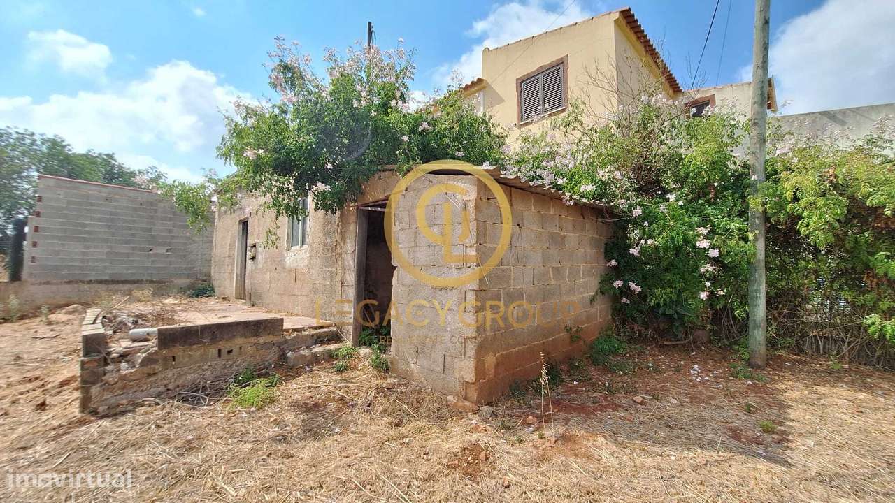 Casa isolada para restaurar, com terreno de 525m2 situada em Paderne - Grande imagem: 3/21