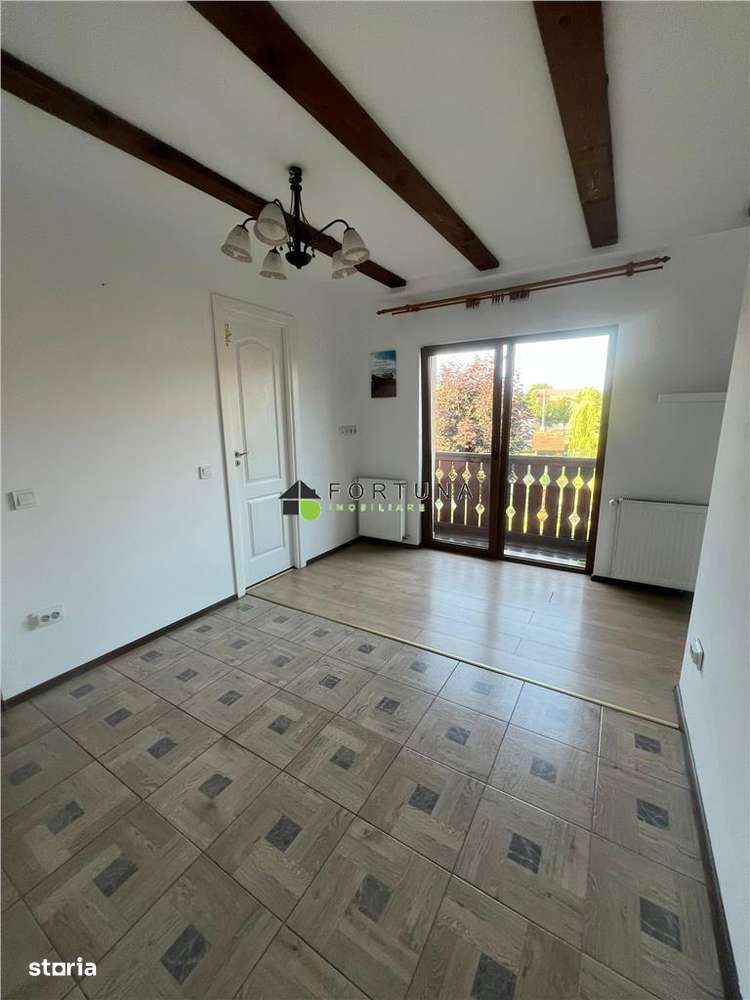 Garsoniera Rasnov Etaj 1 Nemobilata - Imagine principală: 1/8