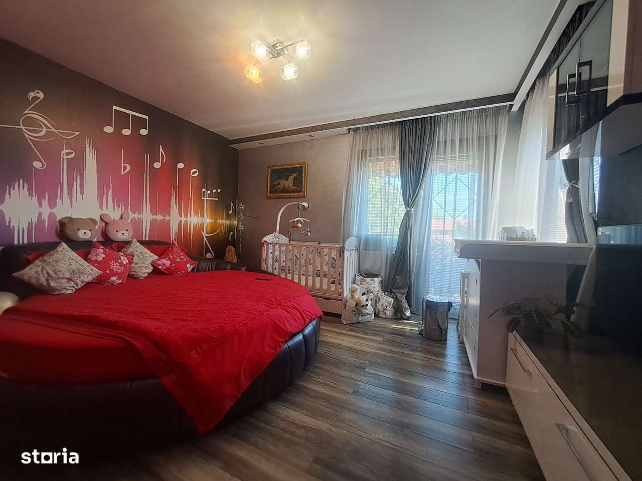 Casa individuala cu piscina. P+1+M. zona foarte buna-9