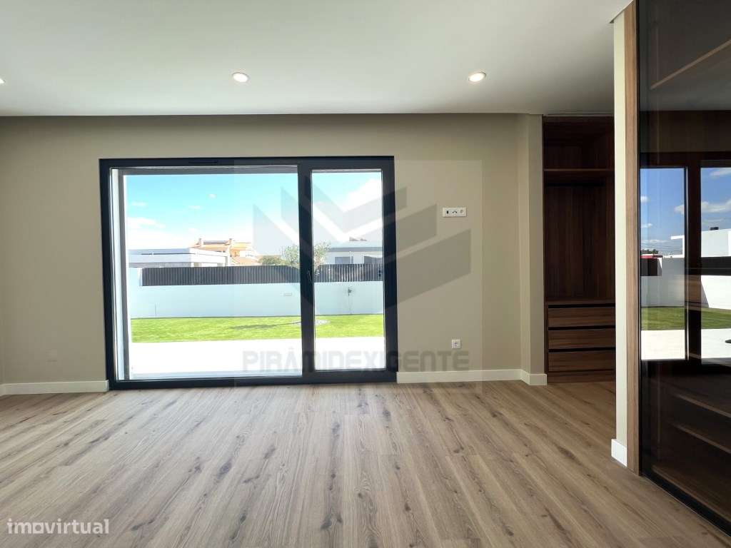 CHARMOSA! Moradia Construção NOVA Isolada, Azeitão! Central!-16