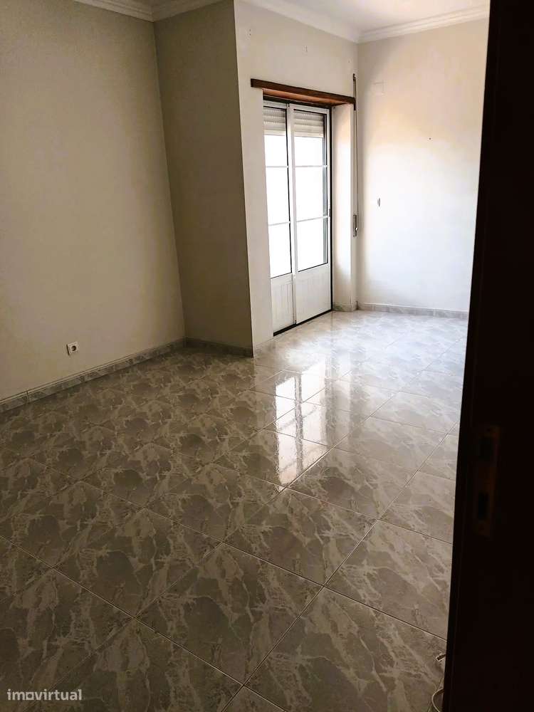 T 3 com parqueamento em Paio Pires , Seixal.-12