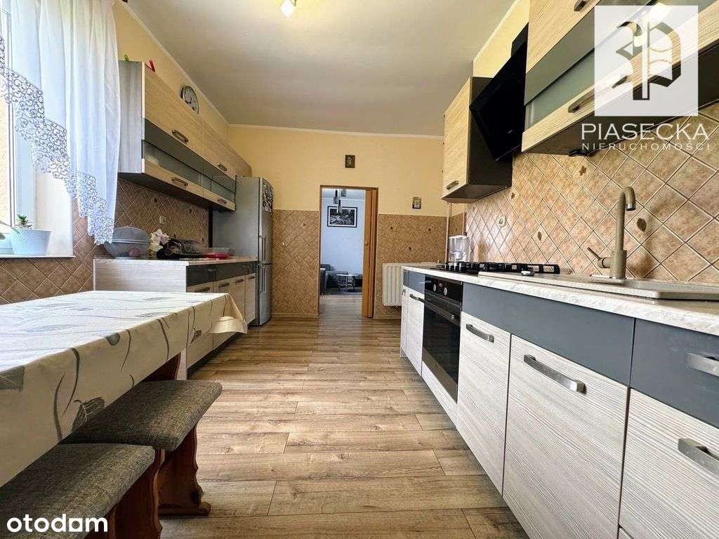 Dom z dużą działką, fotowoltaiką i pompą ciepła-8