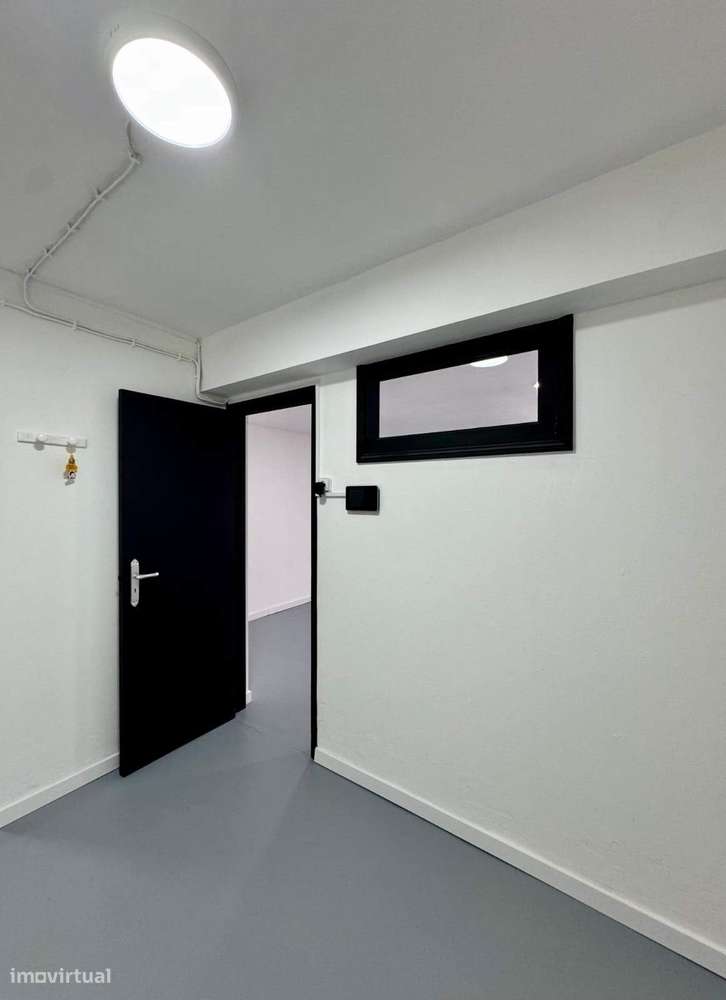 Garagem/Armazém para Venda – Totalmente Restaurado-12