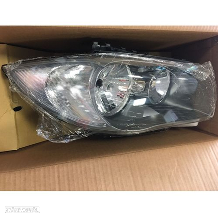 Farol bmw serie 1 e87 e81 Novo - 2