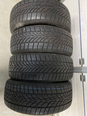 Vand 4 anvelope 235/55/19 dunlop de iarnă ca noi - 2