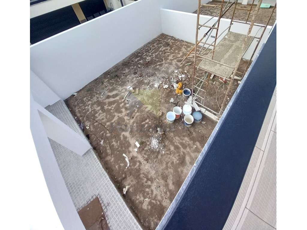 Moradia Geminada T3 + 1 - Fernão Ferro-8