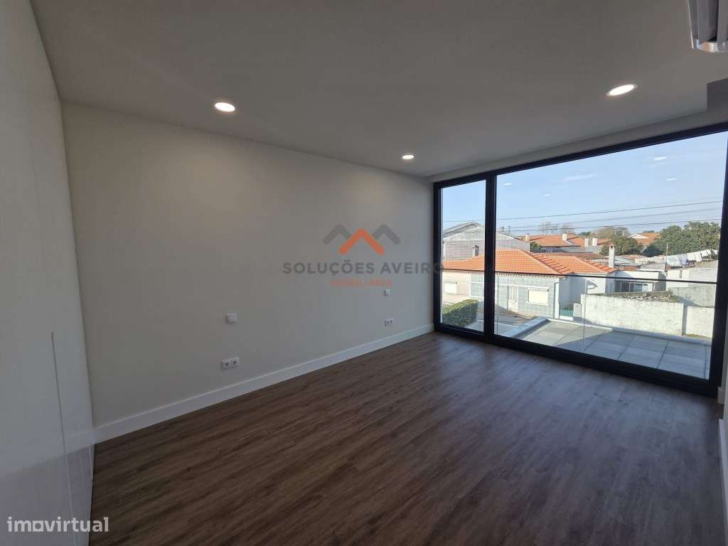 Moradia T4 a 1km das Glicinias!-21