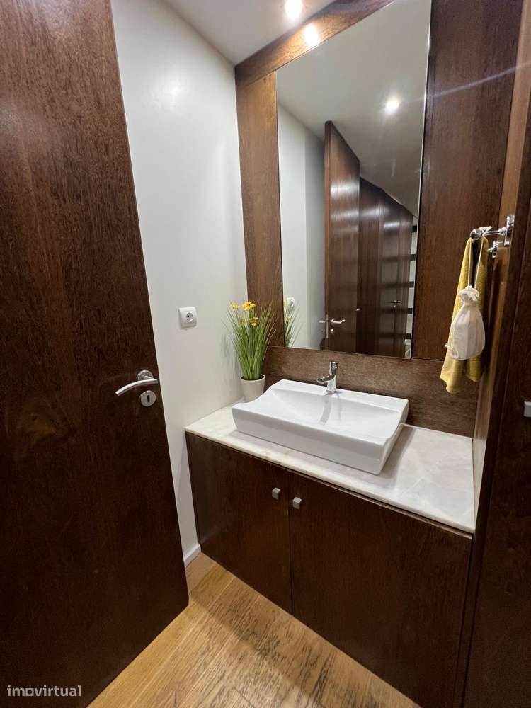 T3+1 + Escritório Gaia   Av  República Metro João  Deus Lugar Garagem-18