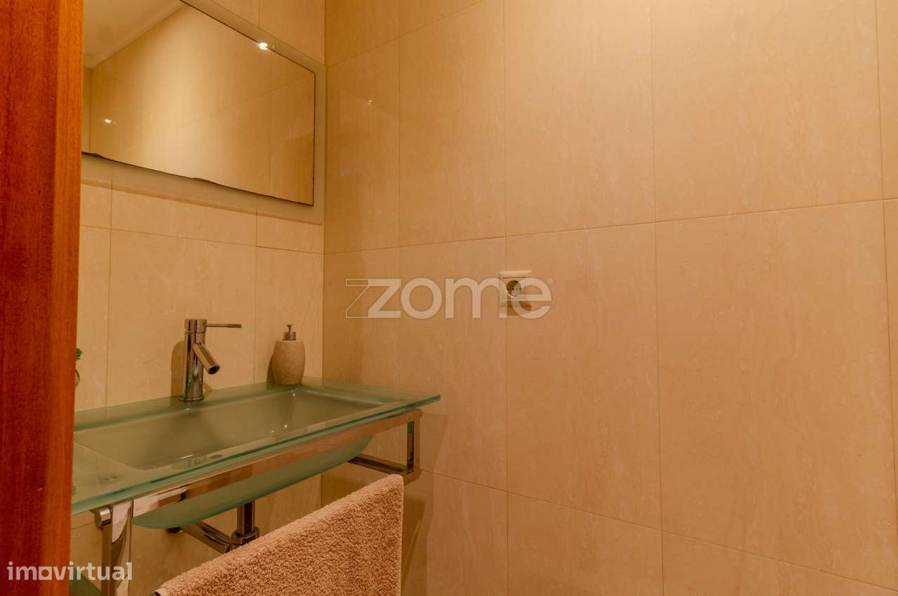 Moradia T3 | 3 Suítes e Piscina com Vista Rio-39