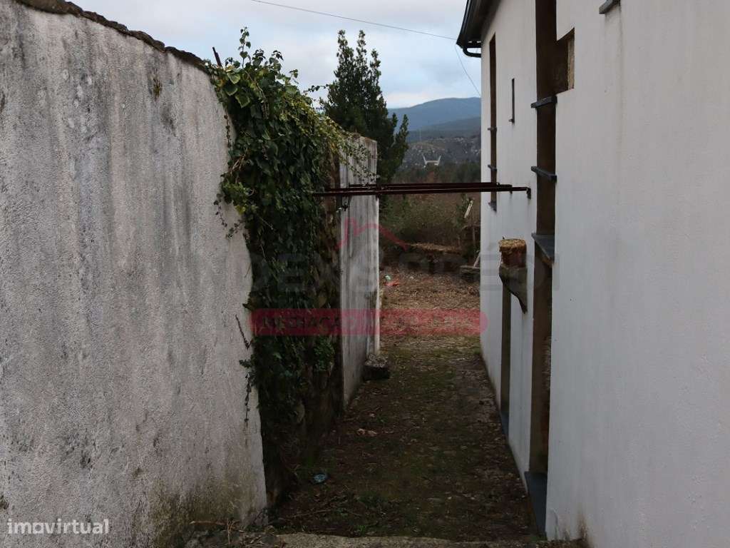 Duas moradias (1 moradia V1 + 1 moradia V2) em Alvarenga, Arouca-13