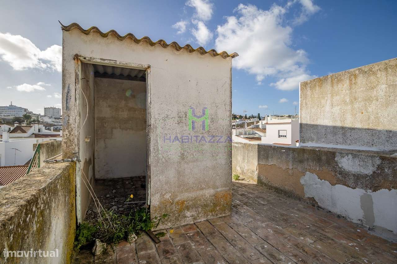 Prédio no Centro histórico de Lagos composto por 2 Apartamentos T3 e 1-45