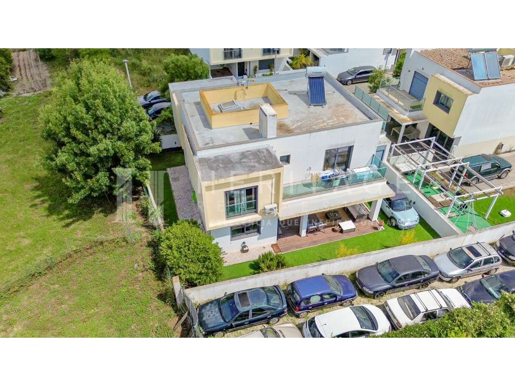 Moradia Isolada T4 com Garagem e Espaço Exterior em Santo António d...-28